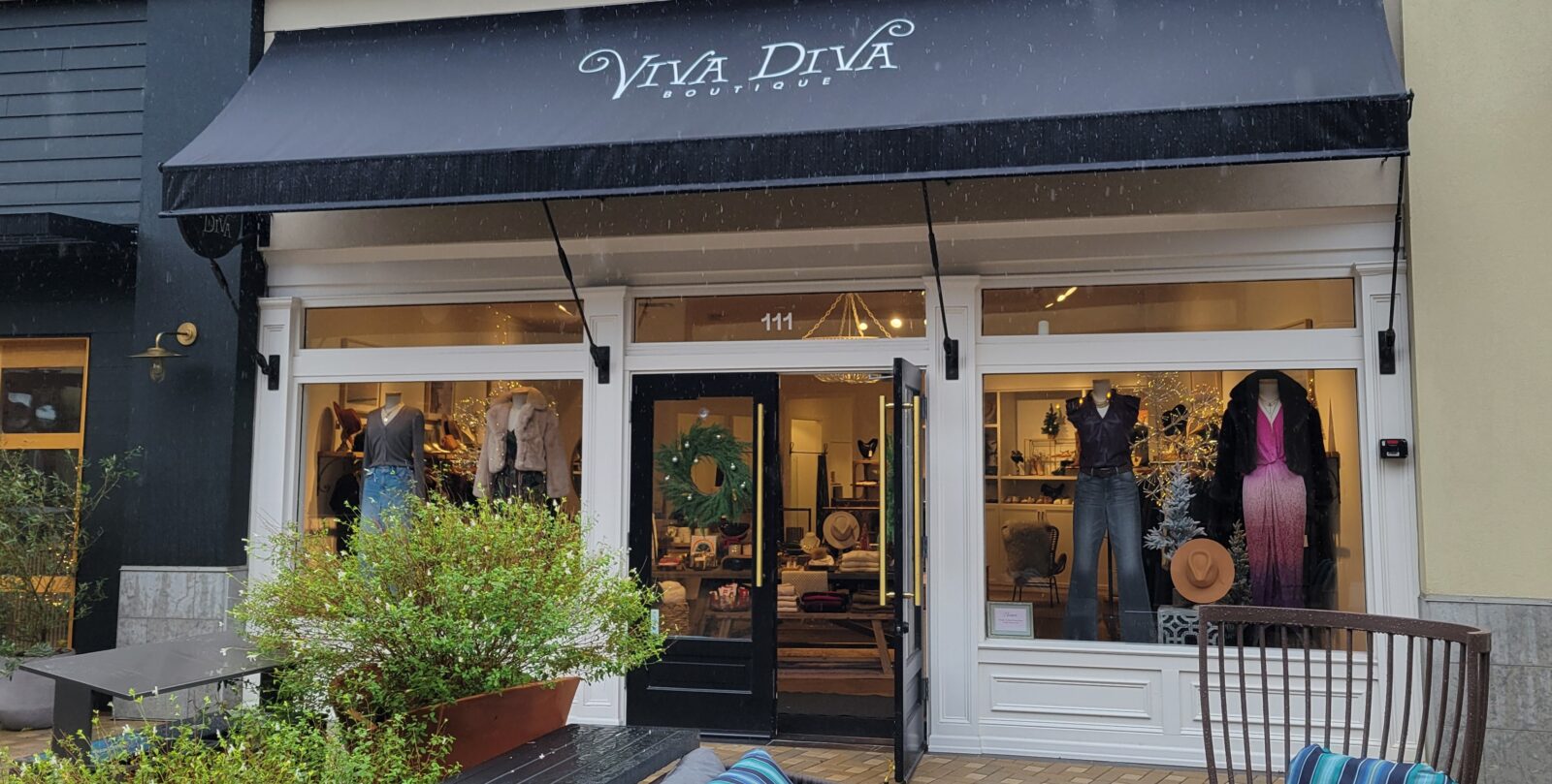 Front View from outside of Viva Diva Boutique